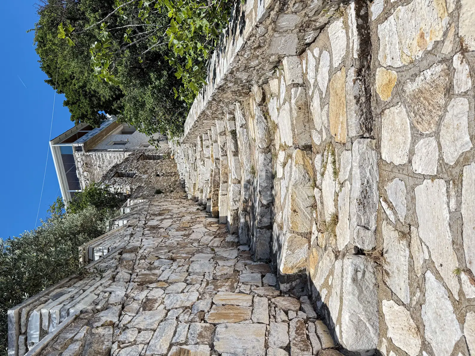 Apeiranthos