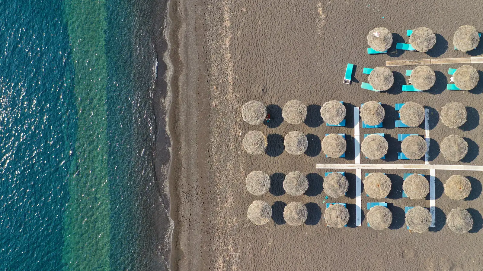 Perivolos Beach